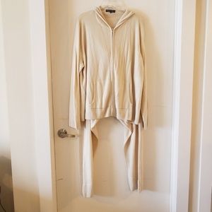 Wendy Williams 100% Acrylic Jogging Suit